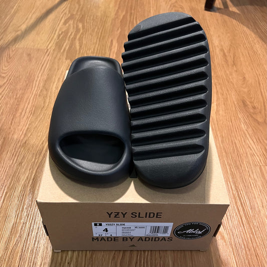 Yeezy Slides “Onxy”