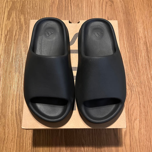 Yeezy Slides “Onxy”
